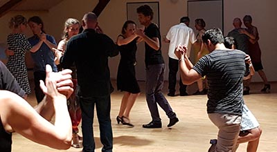 Tanzkurse für Mittelstufe in Tango Argentino der Tango Schule Zürich